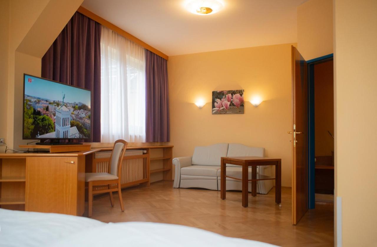 Hotel Emmaquelle Bad Gleichenberg Exterior photo