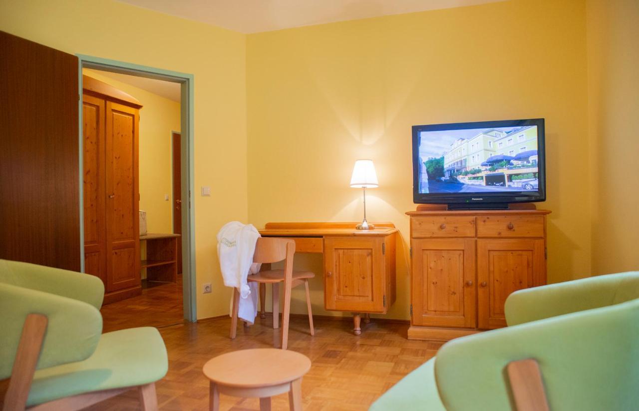 Hotel Emmaquelle Bad Gleichenberg Exterior photo